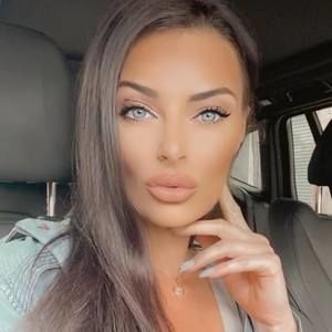 Meet your Posher, Stefania